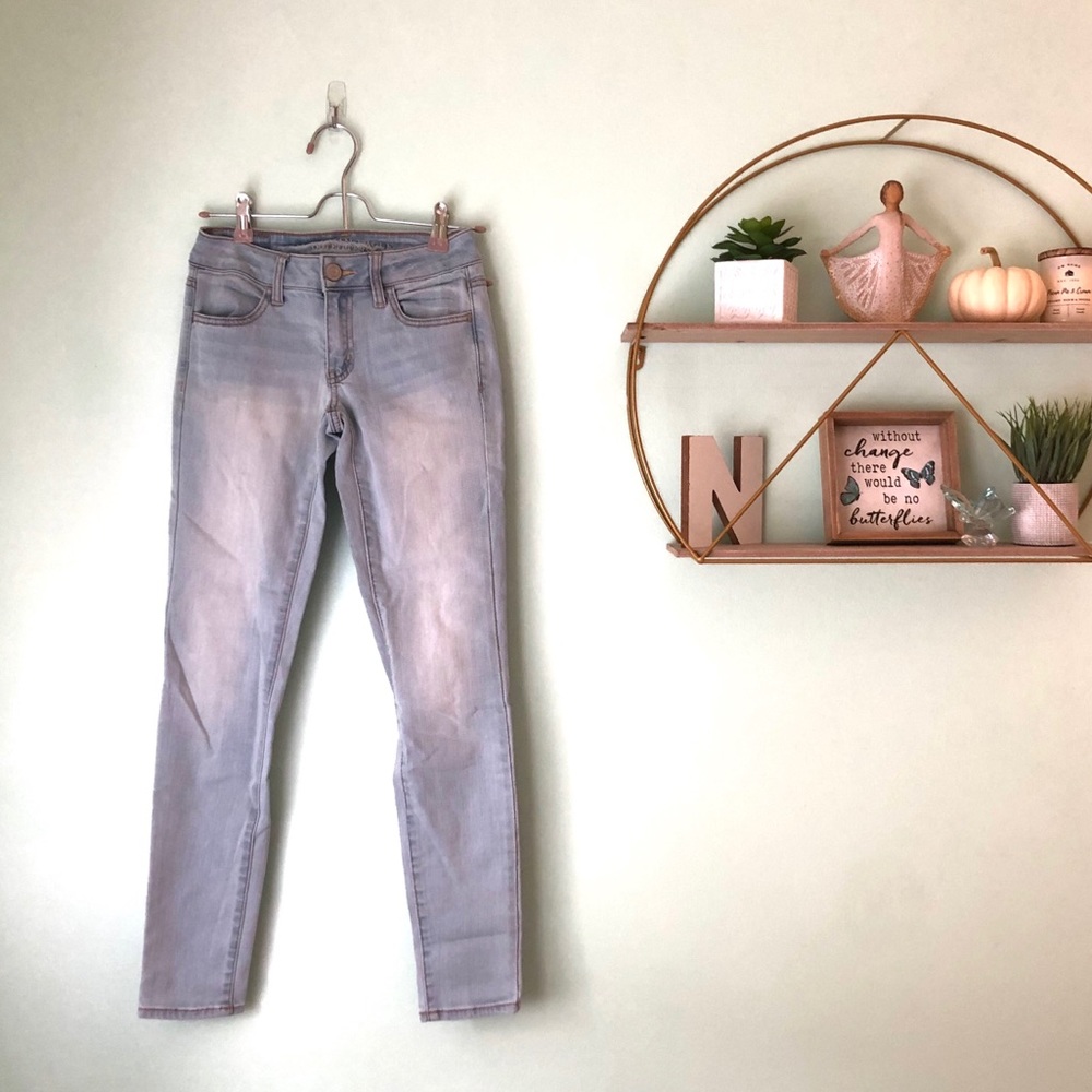 American Eagle Light Wash Skinny Jeans
